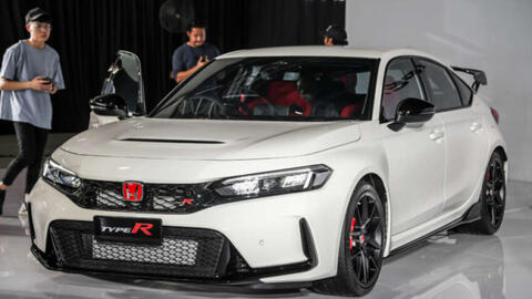 Nước gần Việt Nam mở bán Honda Civic giá 2 tỷ, khách đua nhau cọc tiền, được mua như trúng độc đắc