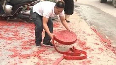 Cơ quan công an vào cuộc vụ đốt pháo đỏ đường ở Hà Nội