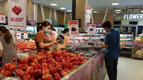 Giá trái cây tăng nhẹ tại các chợ ở TP.HCM