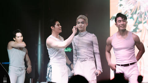 Pháp Kiều đi diễn sau Rap Việt, dân tình đặc biệt chú ý đến vũ công phụ họa là Nam vương quốc tế