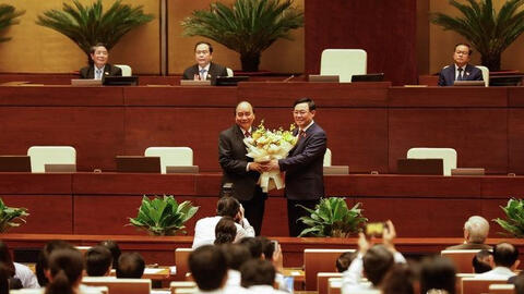 Thủ tướng Nguyễn Xuân Phúc chính thức thôi nhiệm, Thủ tướng mới sẽ được bầu vào ngày mai