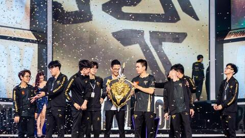 Team Flash mất cơ hội trở lại sân khấu, Saigon Phantom đứng trước kỷ lục chưa từng có của Liên Quân Mobile