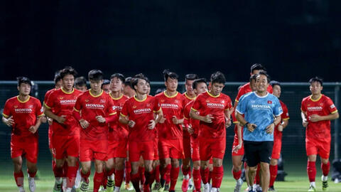 Đội tuyển Việt Nam tập buổi cuối cùng trên sân Al Ahli