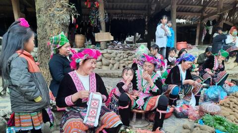 Đặc sắc chợ phiên vùng cao Sin Suối Hồ