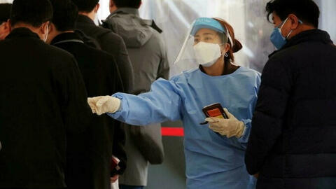 Vì sao châu Âu liên tục tăng số ca nhiễm Covid-19, trong khi châu Á lại giảm mạnh?