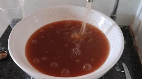 Bình Phước: Nước sinh hoạt của người dân bị đục ngầu, lẫn cát đỏ