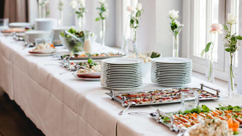 10 mẹo tổ chức tiệc cưới đỡ tốn kém