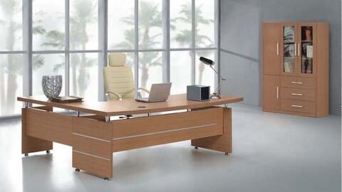 Cách hoá giải bàn làm việc quay lưng ra cửa sổ