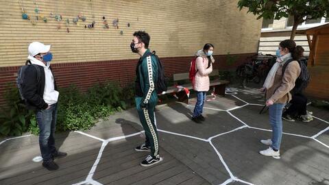 Ảnh nổi bật trong tuần: Giãn cách xã hội thiết lập lại thế giới