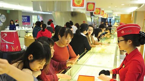 Vừa mới chạm đỉnh, vàng SJC quay đầu giảm nửa triệu đồng