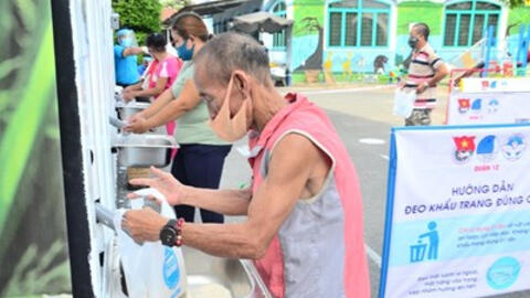 142 hộ dân ở TPHCM được phát gạo nhưng phải ký nhận tiền