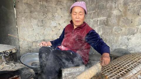 Thoát nghèo nhờ giữ lửa nghề làm bánh đa 33 năm qua