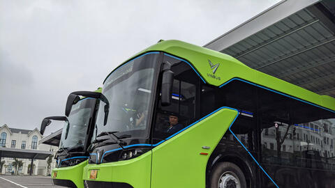 Xe buýt điện của Vingroup chính thức lăn bánh tại Hà Nội