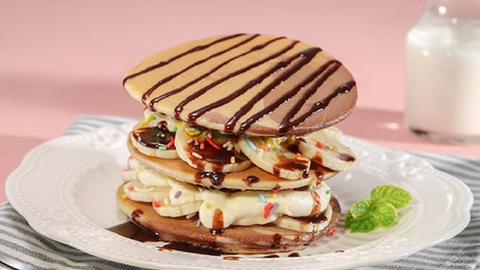 Món ngon mỗi ngày: Pancake hai màu chuối socola