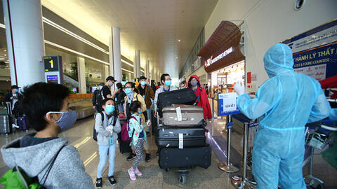 Muốn về nước tránh COVID-19, nhiều người bị lừa mua vé máy bay giả