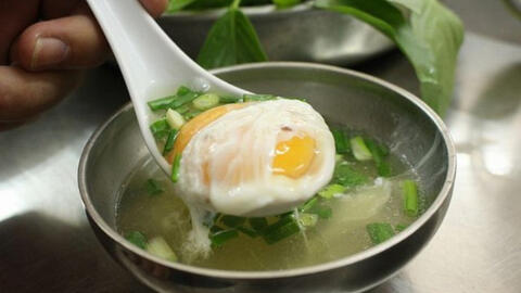 Người Việt có 1 thói quen ăn trứng gà tưởng bổ dưỡng nhưng hóa ra lại dễ rước độc và nhiễm khuẩn