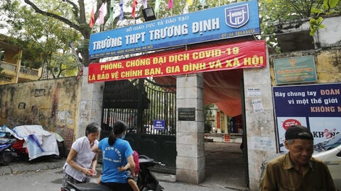 Một  phụ huynh bị lăng mạ vì từ chối đóng tiền "tự nguyện", nhà trường nói gì?