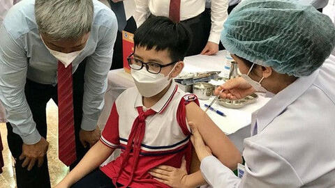 Gần 200 trẻ từ 5 - dưới 12 tuổi đầu tiên ở Việt Nam tiêm vaccine phòng COVID-19