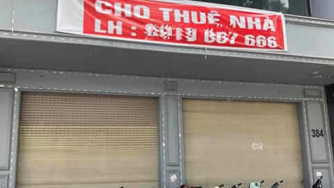 Phố hàng sang Hà Nội đóng cửa hàng loạt, các cửa hàng "tháo chạy" khỏi tuyến "phố vàng"