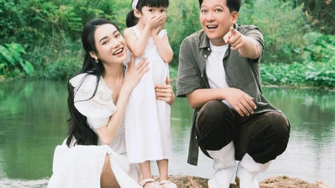 Trường Giang cùng con thực hành một hoạt động khiến Nhã Phương phải than "bất ổn", thực tế lại giúp trẻ phát triển trí não cực tốt