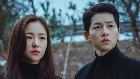 Song Joong Ki bị bắt gặp hò hẹn với bạn diễn sau 2 năm ly hôn Song Hye Kyo