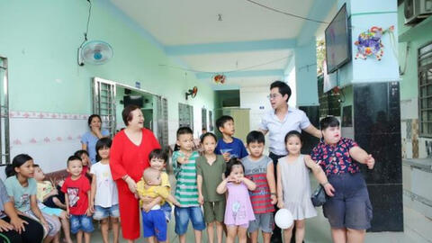 Ca sĩ Ngọc Sơn chu cấp và nuôi dưỡng hơn 100 trẻ mồ côi, khuyết tật