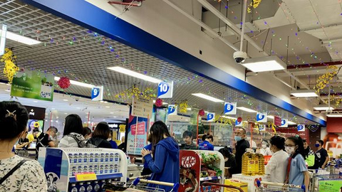 Cận Tết Nguyên đán, các siêu thị liên tục tung khuyến mãi