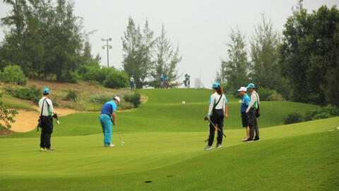 Tạm đình chỉ công tác Phó cục trưởng Cục Thuế vì đi đánh golf khi giãn cách xã hội