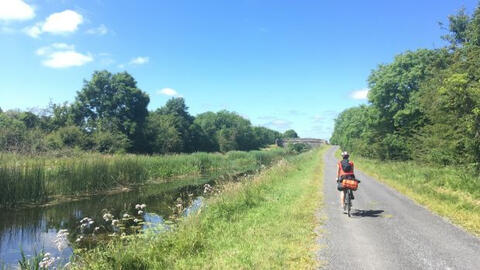 Một người phụ nữ gốc Hoa bị đẩy xuống kênh ở Ireland vì sợ virus corona