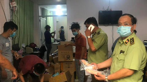 Kho hàng chứa hơn 33.000 sản phẩm đồ chơi tình dục tại TP.HCM