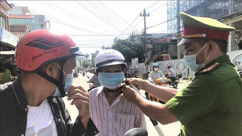 CSGT sẽ tăng cường xử phạt người đi đường không đeo khẩu trang