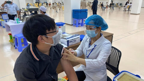 Vì sao nhiều người từng nhiễm COVID-19 vẫn có thể bị tái nhiễm COVID-19 dù đã tiêm 3 mũi?