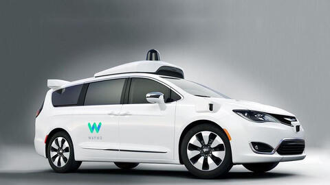 Google đánh giá Tesla 'không có cửa' làm xe tự lái 100%