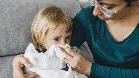 Triệu chứng mới do Omicron gây ra ở trẻ dưới 5 tuổi cha mẹ cần chú ý