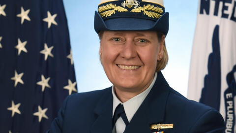 Tổng thống Biden đề cử nữ đô đốc 4 sao đầu tiên của Lực lượng bảo vệ bờ biển