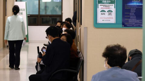 Tình cảnh tại bệnh viện ở Hàn Quốc lúc này: Hơn 9.000 bác sĩ bỏ việc, người bệnh mệt mỏi chờ được thăm khám