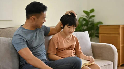 Bắt gặp con có hành vi không đúng mực lúc 2h sáng, người cha có cách ứng xử xứng đáng đưa vào sách giáo khoa