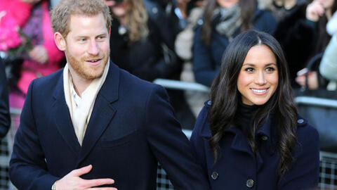 Vợ chồng Harry và Meghan bị người dân Anh yêu cầu trả 3,2 triệu USD