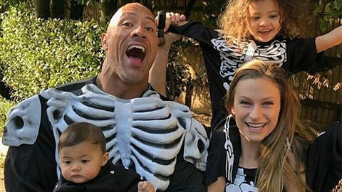 Cả gia đình nam tài tử The Rock nhiễm Covid-19: 'Đây thực sự là một đòn chí mạng'