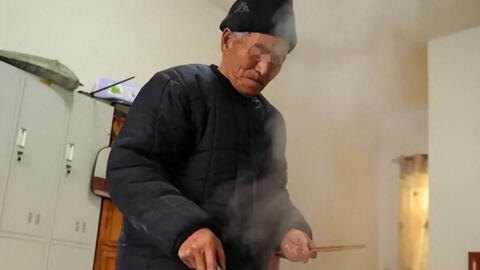 Khi chồng mất bị bố chồng đuổi khỏi nhà, 5 năm sau cô gái tái hôn nhận được lá thư bất ngờ