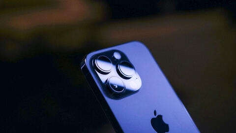 Tạm biệt tím và vàng, iPhone 15 Pro Max chuẩn bị “lột xác” với 2 màu mới tuyệt đẹp