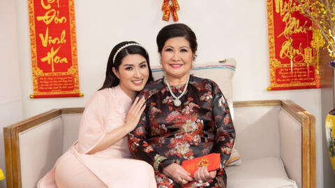 Nguyễn Hồng Nhung ăn tết Việt trên đất Mỹ