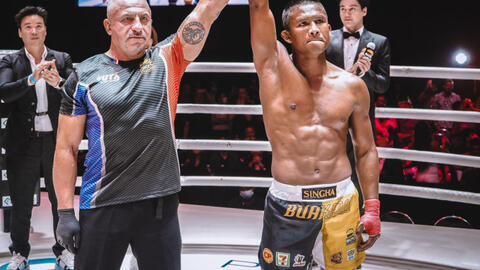 Đánh gãy ngón tay Saenchai, “Thánh Muay Thái” Buakaw khẳng định không “diễn kịch”