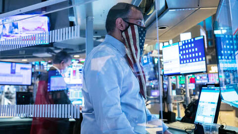 Chứng khoán Mỹ tăng vọt sau khi Anh triển khai tiêm vaccine COVID-19 cho người dân