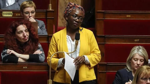 Tạp chí Pháp gây phẫn nộ khi đăng hình vẽ nghị sĩ da màu bị xích cổ