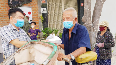 Bếp từ thiện ấm lòng hàng trăm người dân cơ nhỡ giữa lòng thành phố Nha Trang