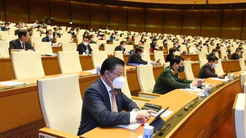 Quốc hội thông qua gói hỗ trợ phục hồi kinh tế chưa từng có