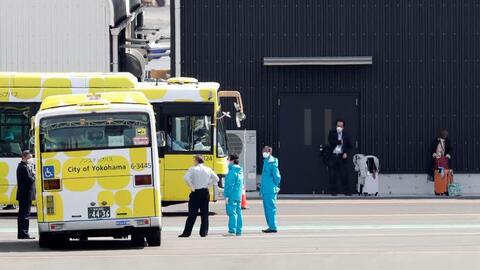 Những hành khách đầu tiên rời du thuyền Diamond Princess sau 2 tuần bị cách ly