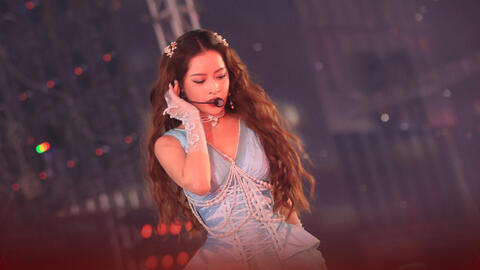 Chi Pu gặp sự cố suýt ngã khi đu dây ở concert Rap Việt, cách xử lý bình tĩnh được khen hết lời