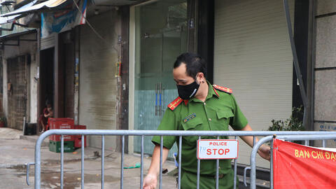 Phong tỏa khu dân cư 4.000 dân ở Hà Nội vì liên quan đến ca dương tính Covid-19